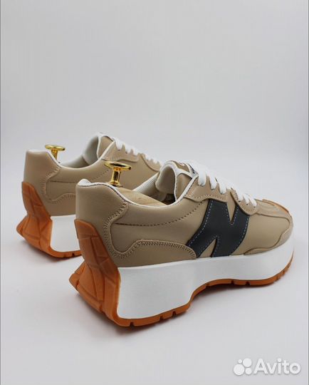 Кроссовки женские 38 размер новые