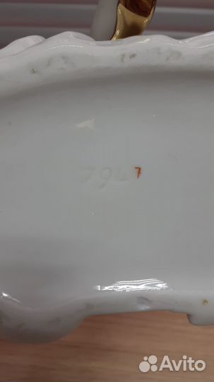 Статуэтка фарфоровая