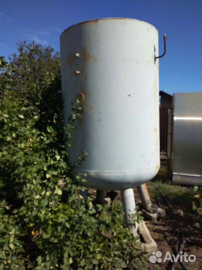 Бак для воды и баки из под гсм