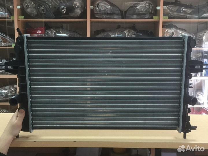 Радиатор охлаждения Опель Астра / Зафира
