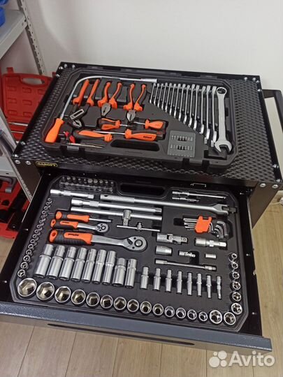 Тележка GTS4 с набором инструмента 147 предмета