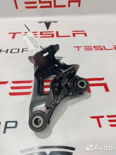 Кронштейн двигателя передний правый Tesla Model Y