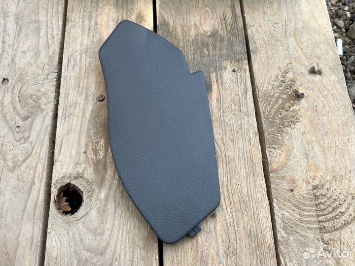 Заглушка торпедо левая Nissan Tiida C11