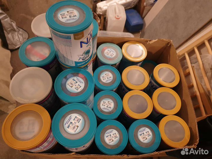 Банки жестяные с пластиковой крышкой