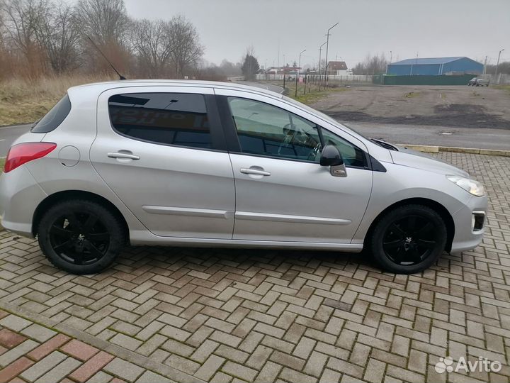 Peugeot 308 1.6 AT, 2011, 192 700 км