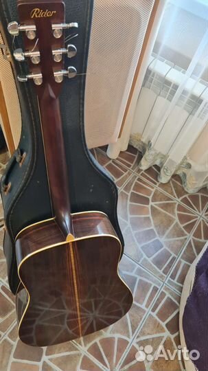 Акустическая гитара