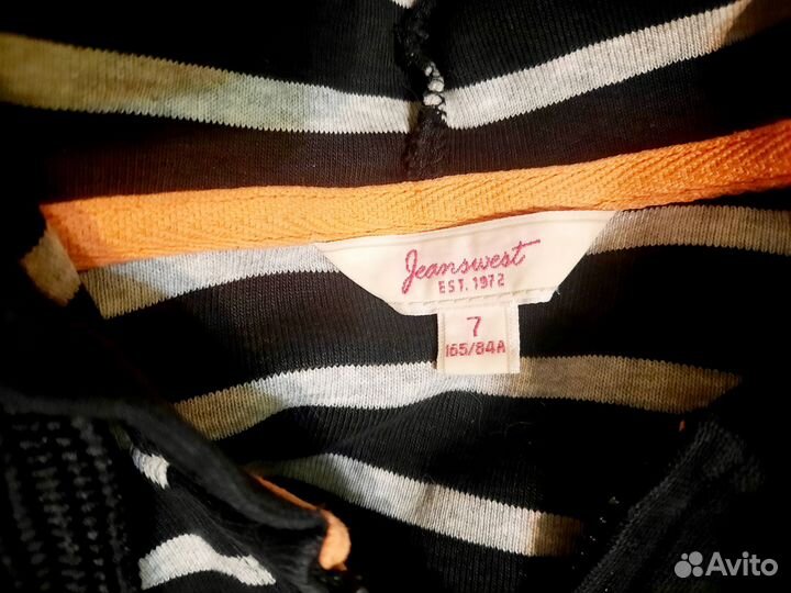 Толстовка женская с капюшоном