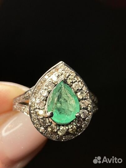 Серебряное кольцо с изумрудом