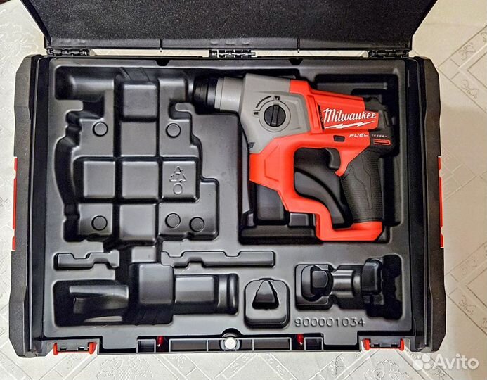 Пеpфopатор Milwaukee М12 сh-0 + кейс