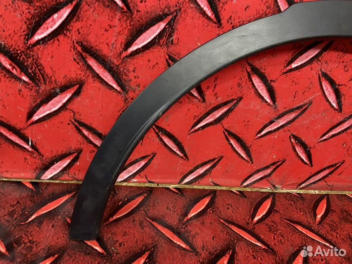 Молдинг заднего правого крыла Land-Rover Discovery