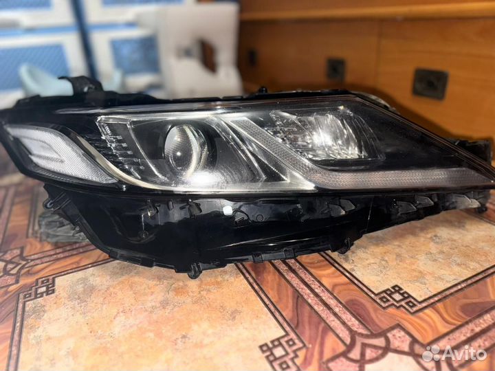 Фара передняя правая Toyota Camry V70