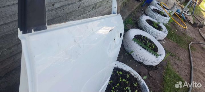 Задняя левая дверь Лада Гранта