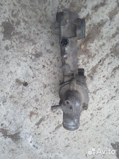 Корпус термостата Mercedes-Benz E