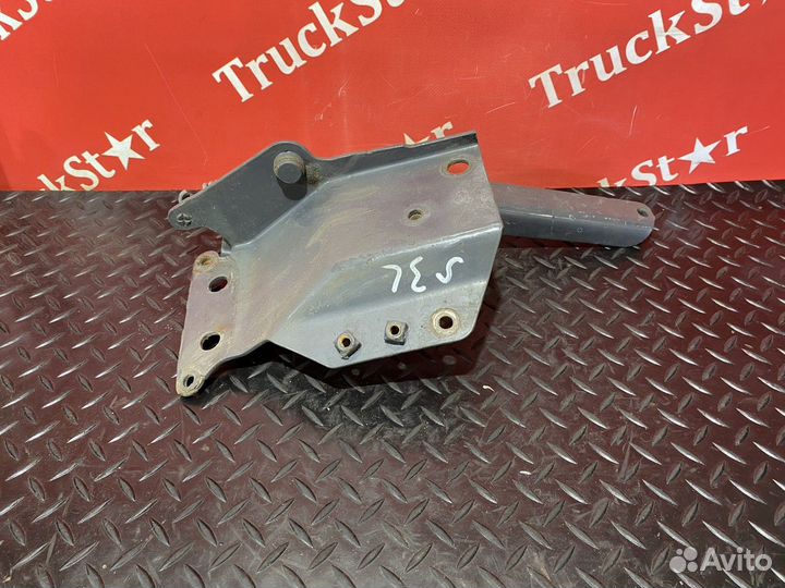 Шарнирная петля подножки обслуживания левая