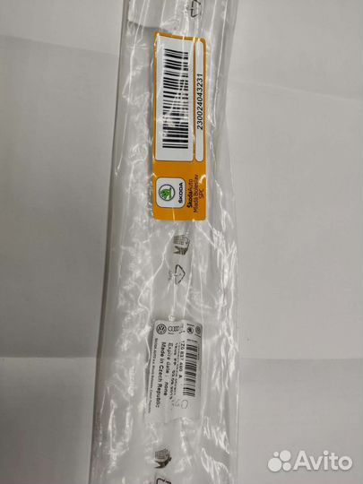 1Z0837480A Уплотнение стекла передней двери Шкода