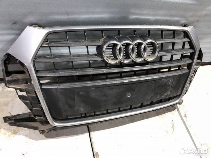 Решетка радиатора Audi Q3