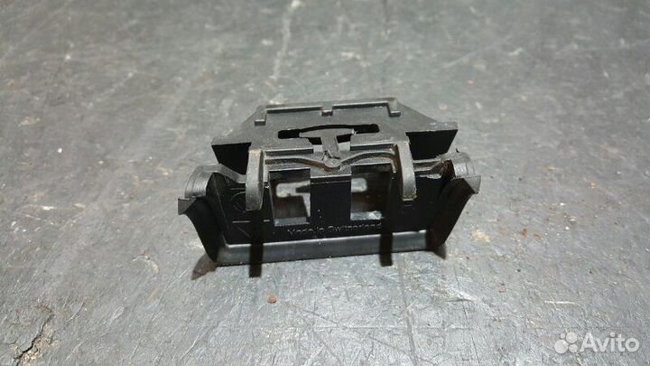 Кронштейн боковой накладки правый Porsche Cayenne