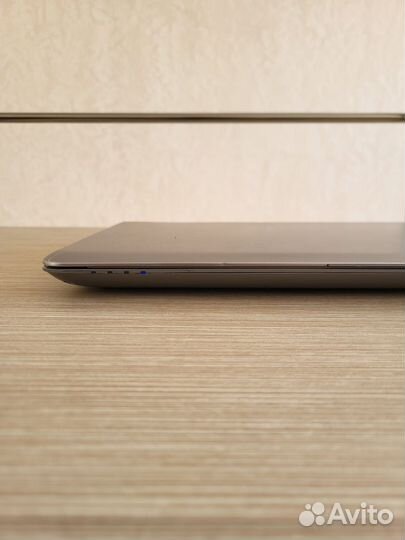 Тонкий, быстрый Ноутбук Samsung