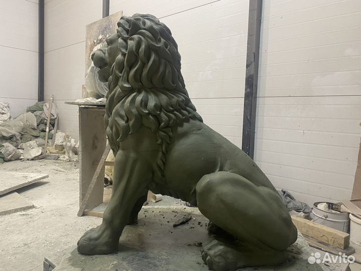 Скульптура льва