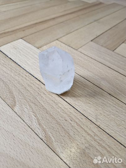 Прозрачный камень