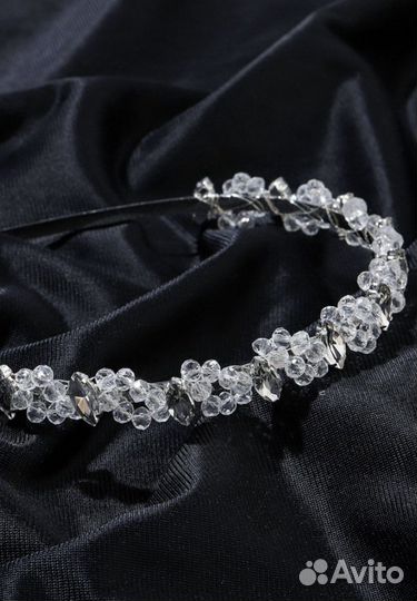 Ободок для волос со стразами