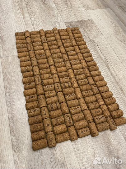 Коврик из пробок от шампанского и вина в ванную
