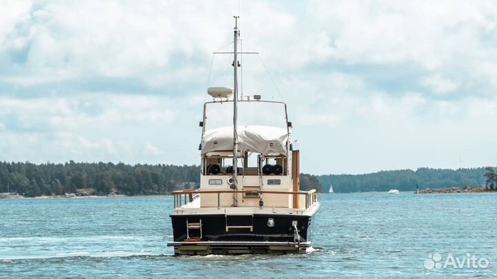 Катер с кабиной Targa 31 FLY