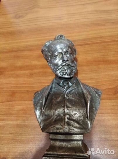 Бюст Криворуцкого