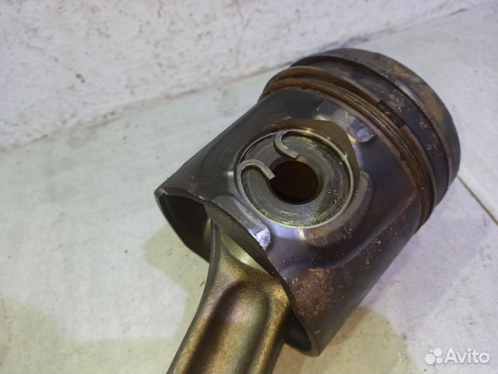 Поршень с шатуном Вольво