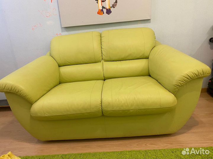 Кожаный диван