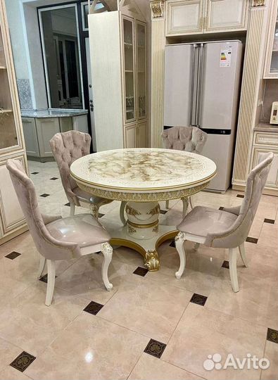 Столы и стулья. Комплект