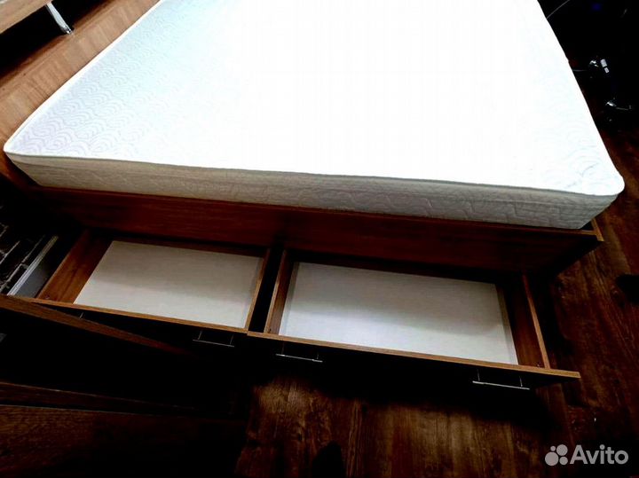 Кровать с ящиками новая