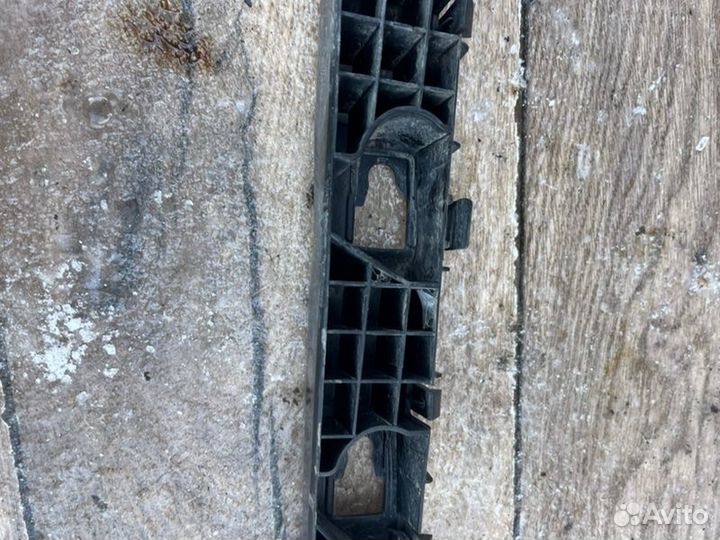 Крепление бампера заднее левое Hyundai Sonata