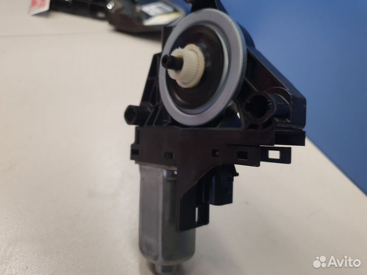 Моторчик стеклоподъёмника задний правый Jeep Grand Cherokee WK2 2010