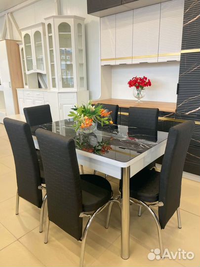 Кухонный стол и стулья