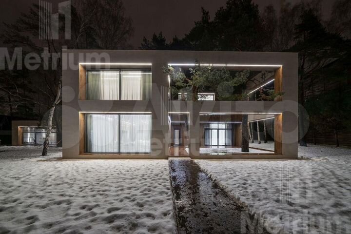 Коттедж 920 м² на участке 30 сот.