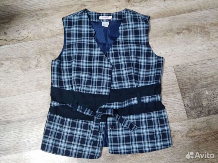 Жилет для девочки Баловень новый р. 152