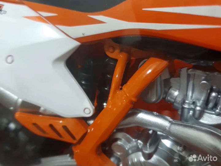 Модель мотоцикла KTM 450SXF 1:6