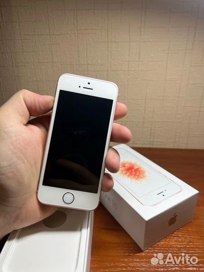 iPhone SE, 32 ГБ