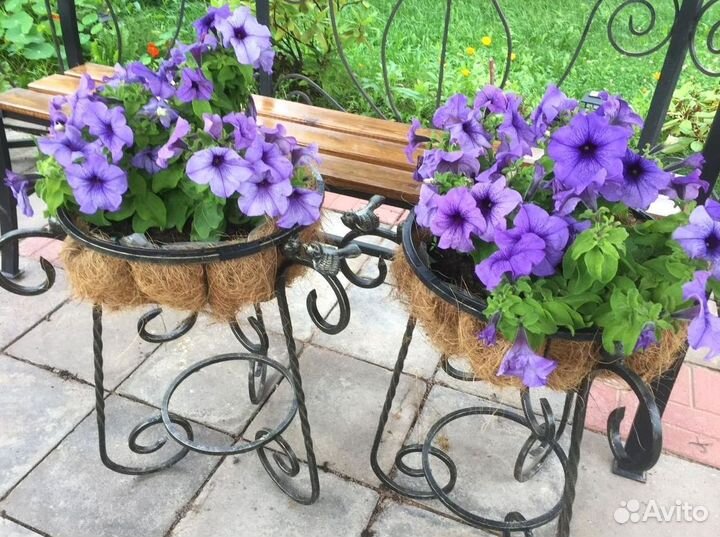 Кованая подставка для цветов