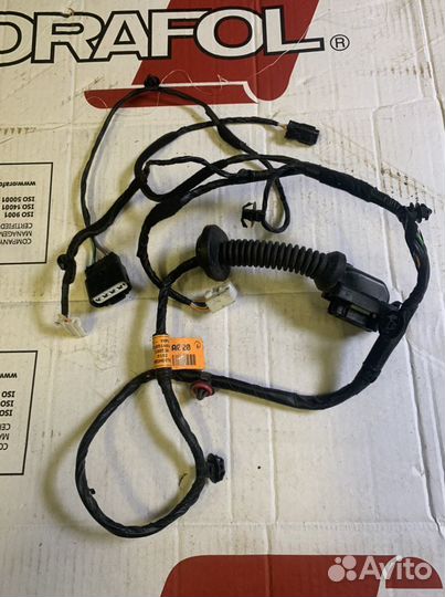 Праводка задней левое двери kia rio 2017