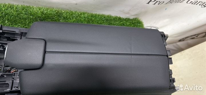 Центральный подлокотник Mercedes-Benz E-Класс