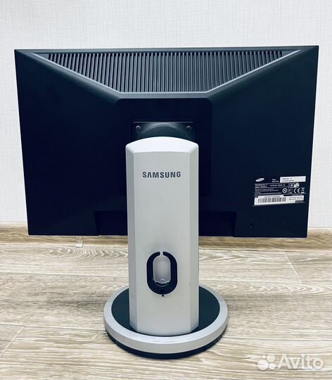 Монитор Samsung