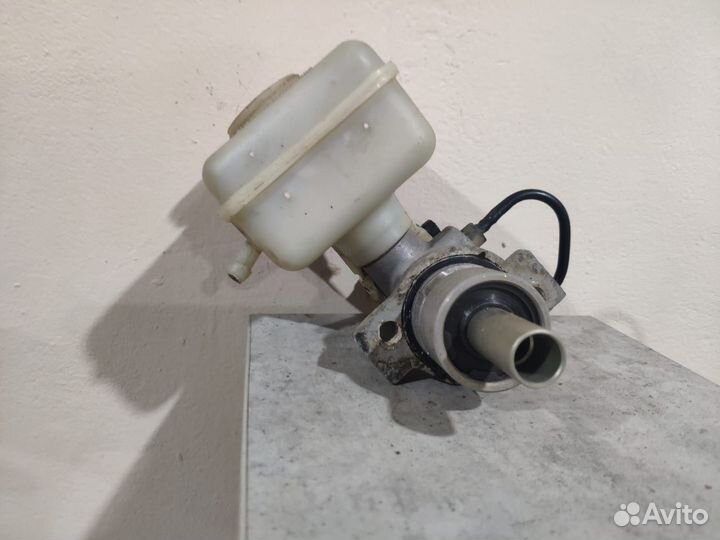 Главный тормозной цилиндр Skoda Octavia 1 (A4)