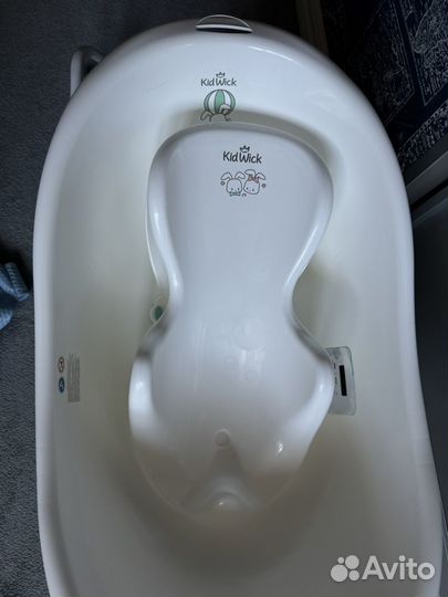 Ванночка для купания новорожденного с подставкой