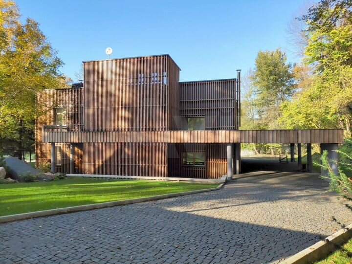 Коттедж 340 м² на участке 27,6 сот.