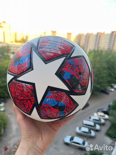 Футбольный мяч лиги чемпионов Adidas