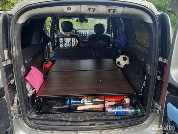 Ровный пол Ларгус, спальное место - стол с лавкой