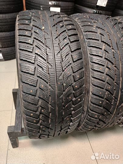 Kumho I'Zen RV Stud KC16 235/55 R17 103T