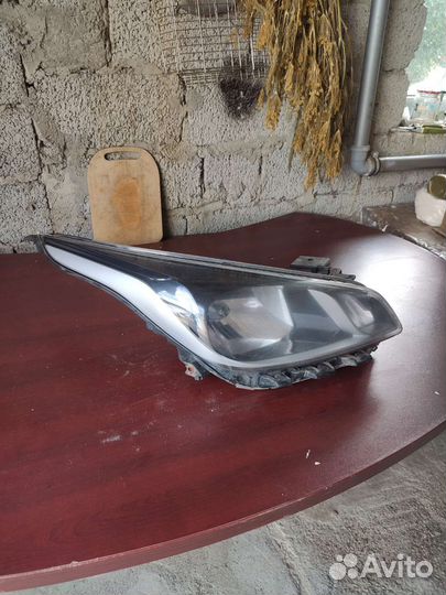 Фара правая на Kia Rio 4 орегинал без дефекров
